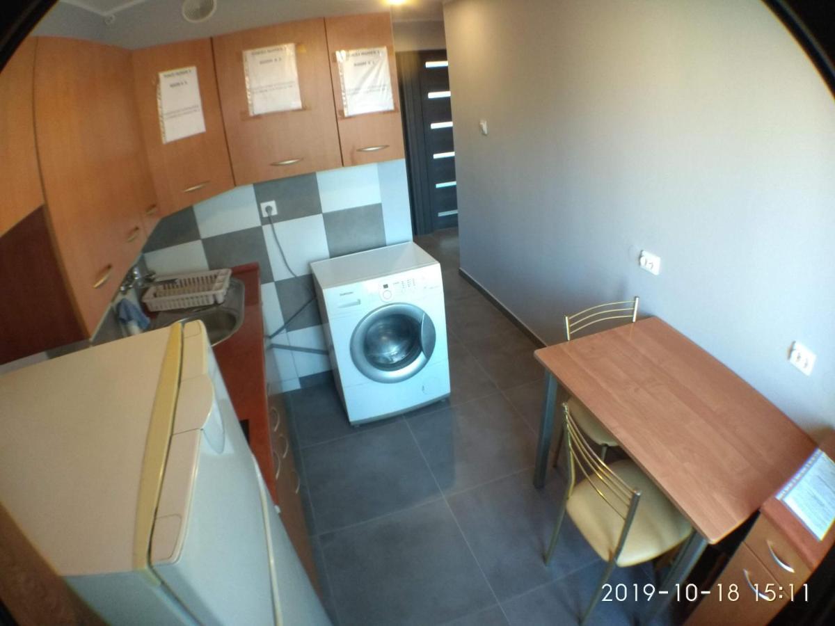 2120 Przyjazni 4 - Tanie Pokoje - Samodzielne Zameldowanie - Self Check In Poznań Extérieur photo