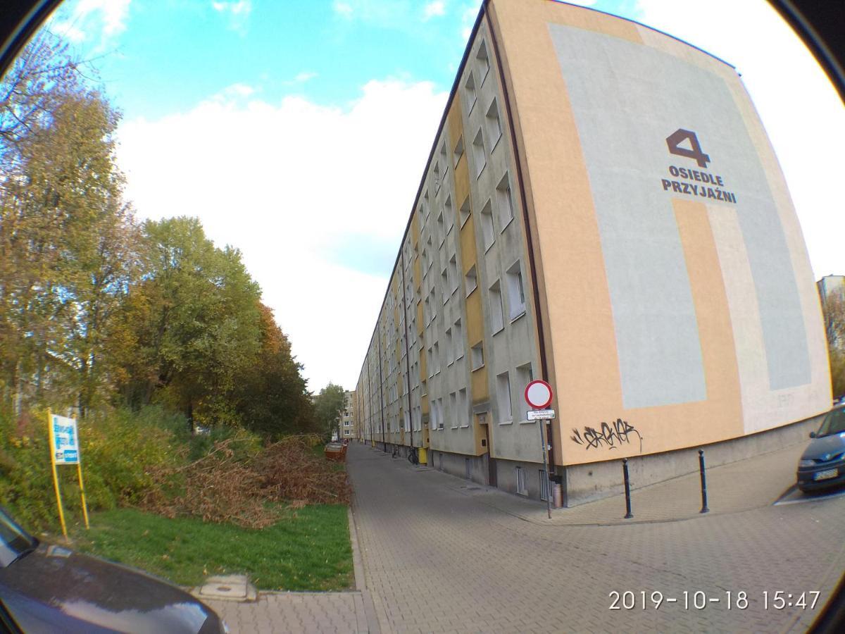 2120 Przyjazni 4 - Tanie Pokoje - Samodzielne Zameldowanie - Self Check In Poznań Extérieur photo