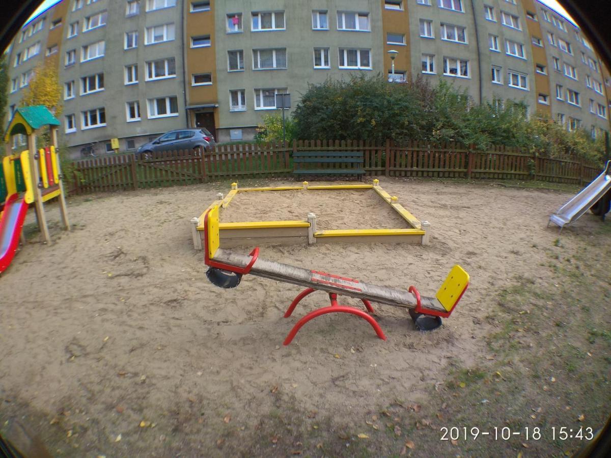 2120 Przyjazni 4 - Tanie Pokoje - Samodzielne Zameldowanie - Self Check In Poznań Extérieur photo