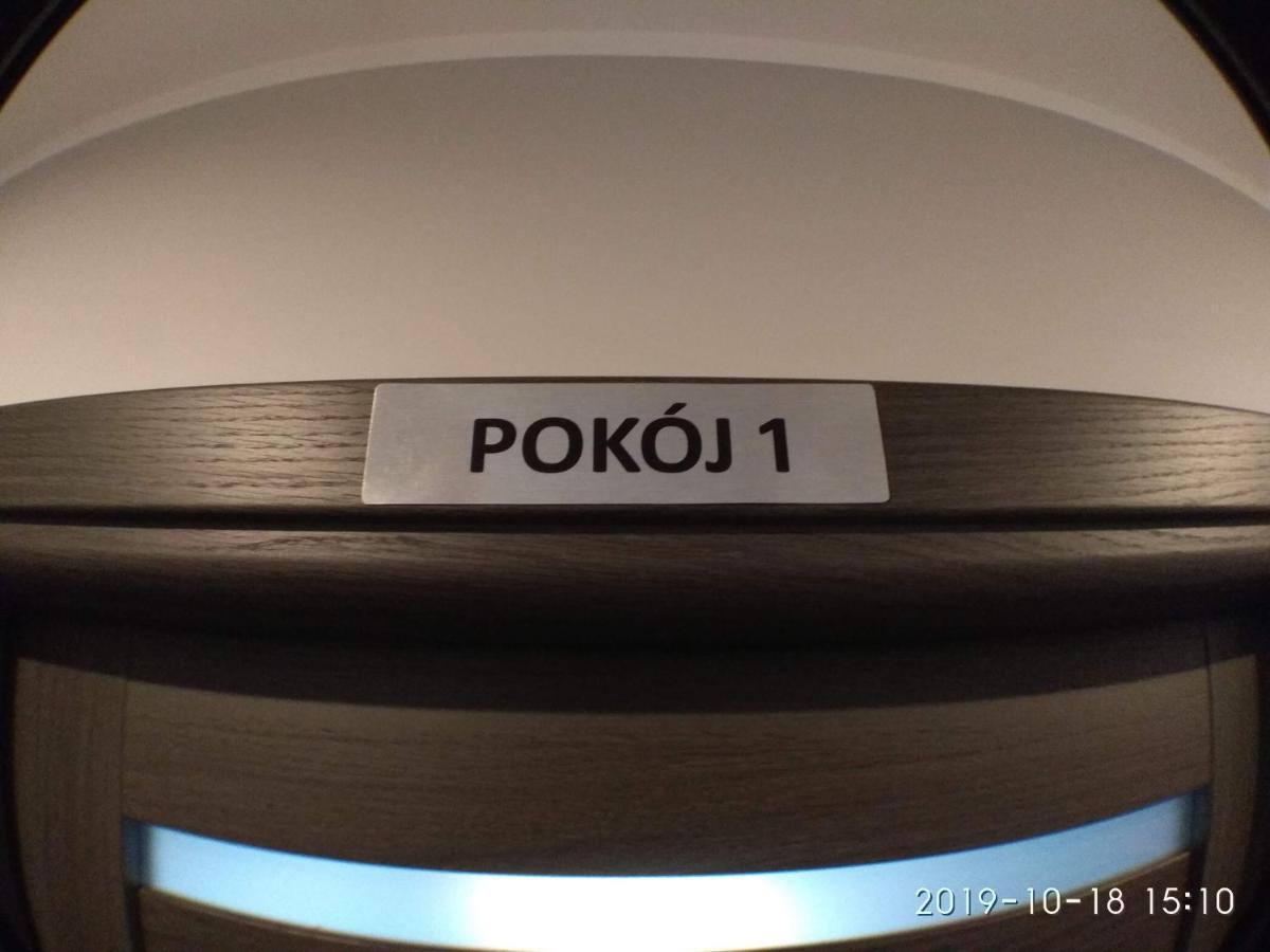 2120 Przyjazni 4 - Tanie Pokoje - Samodzielne Zameldowanie - Self Check In Poznań Extérieur photo
