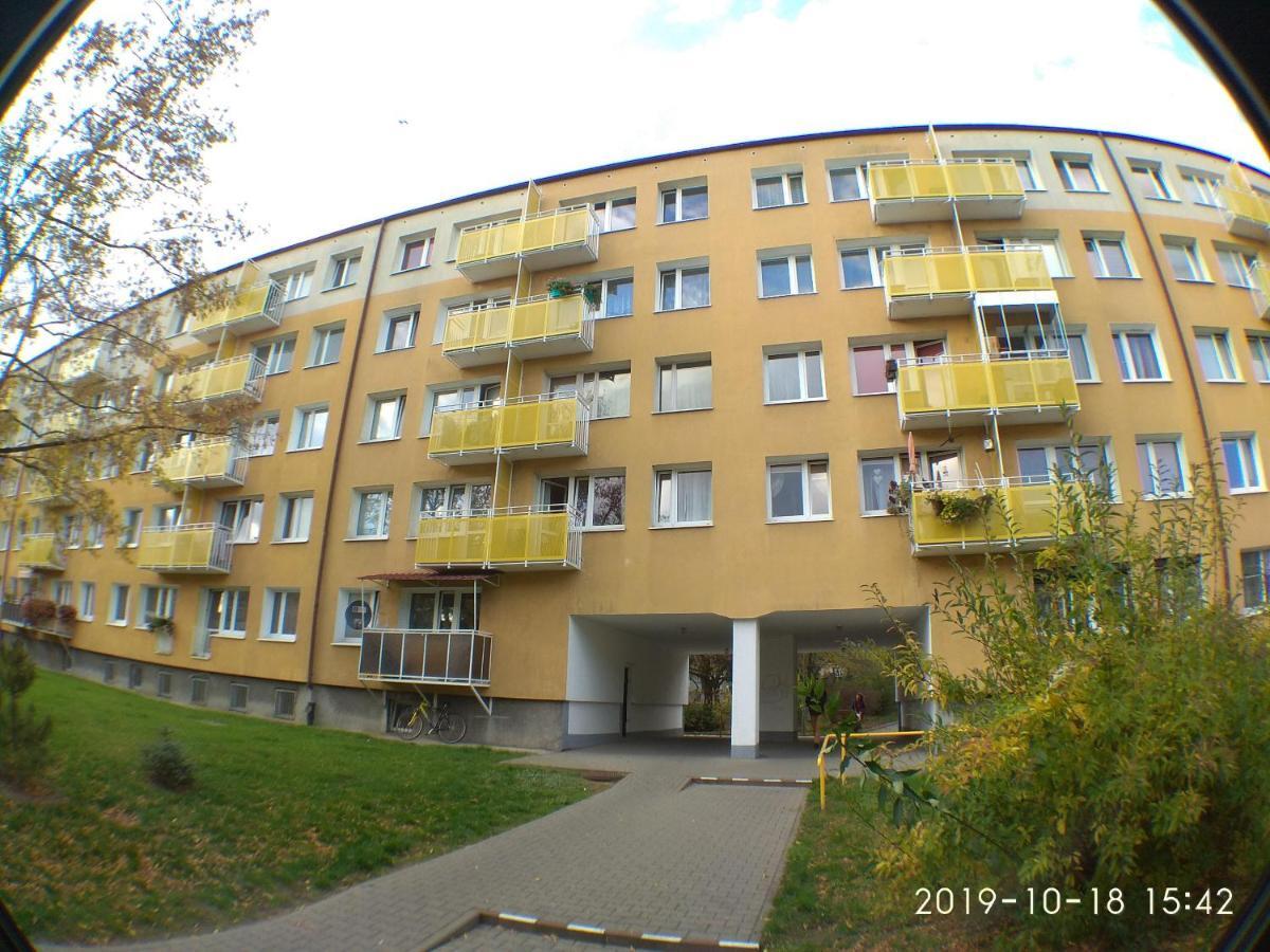 2120 Przyjazni 4 - Tanie Pokoje - Samodzielne Zameldowanie - Self Check In Poznań Extérieur photo