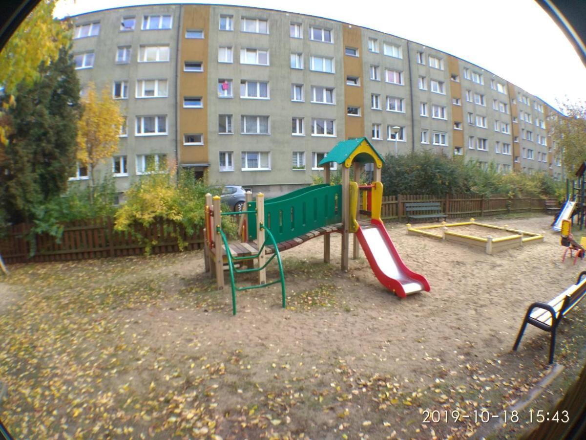 2120 Przyjazni 4 - Tanie Pokoje - Samodzielne Zameldowanie - Self Check In Poznań Extérieur photo