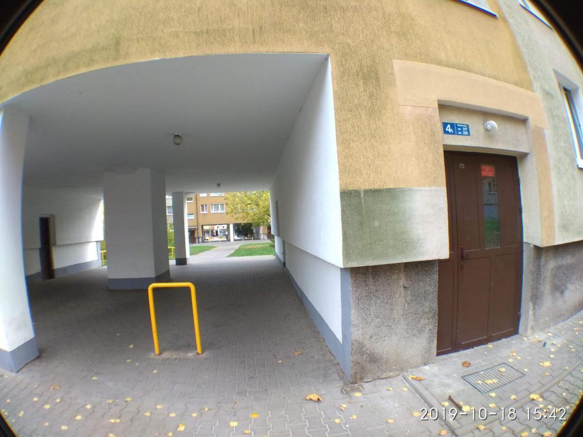 2120 Przyjazni 4 - Tanie Pokoje - Samodzielne Zameldowanie - Self Check In Poznań Extérieur photo