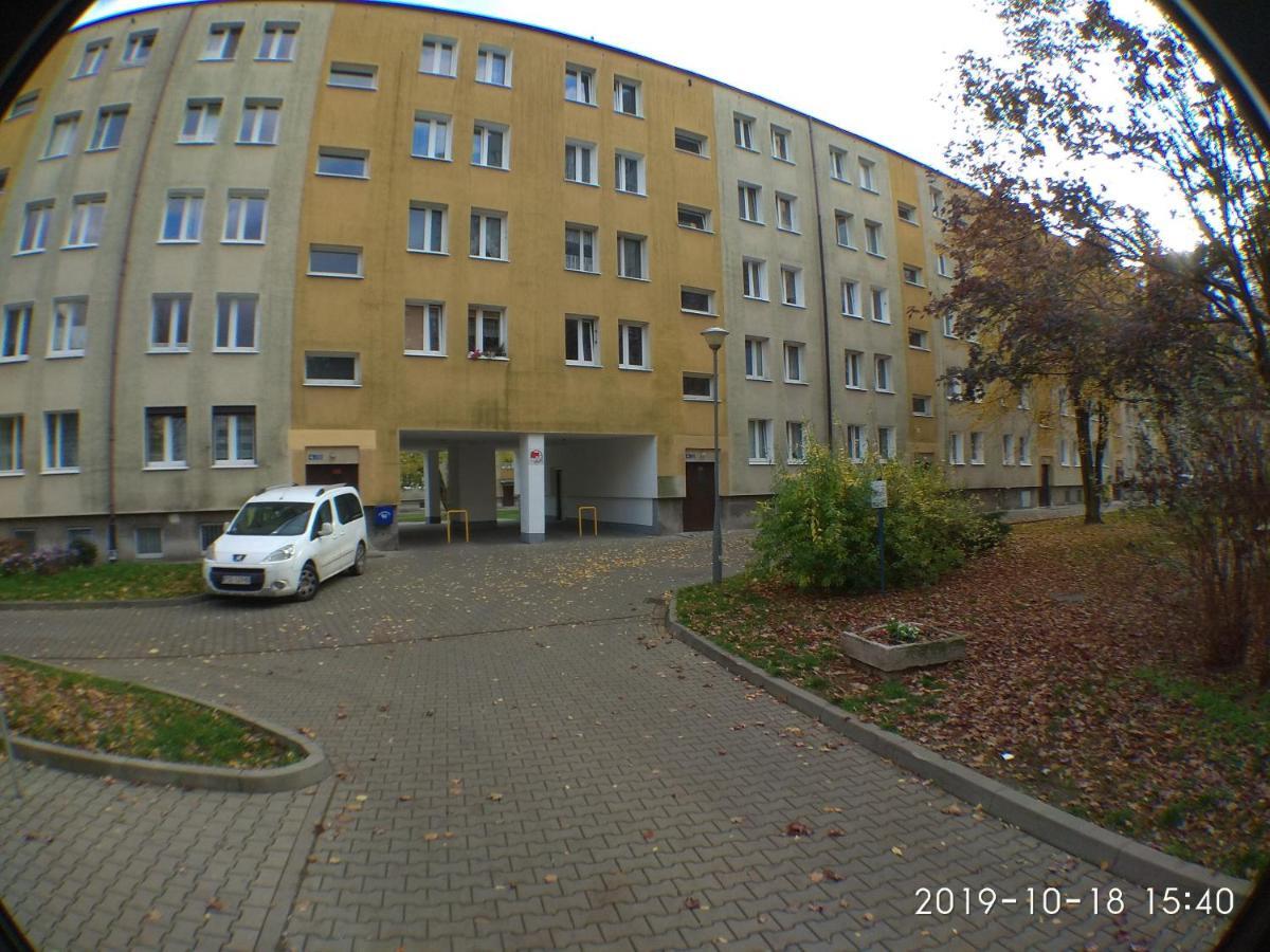 2120 Przyjazni 4 - Tanie Pokoje - Samodzielne Zameldowanie - Self Check In Poznań Extérieur photo
