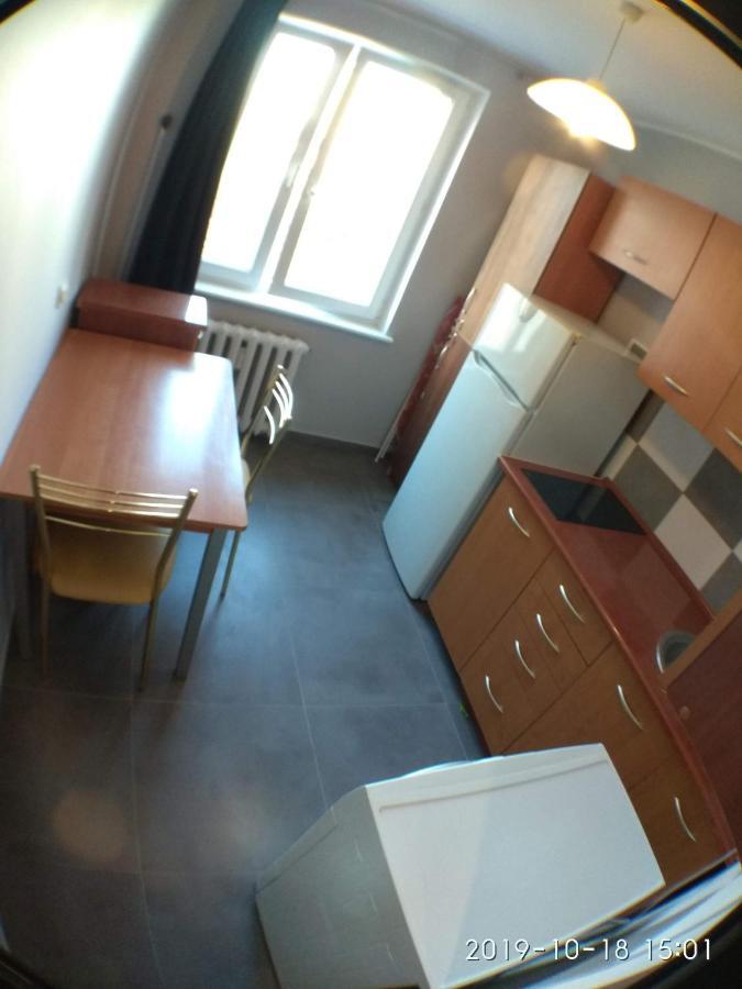 2120 Przyjazni 4 - Tanie Pokoje - Samodzielne Zameldowanie - Self Check In Poznań Extérieur photo
