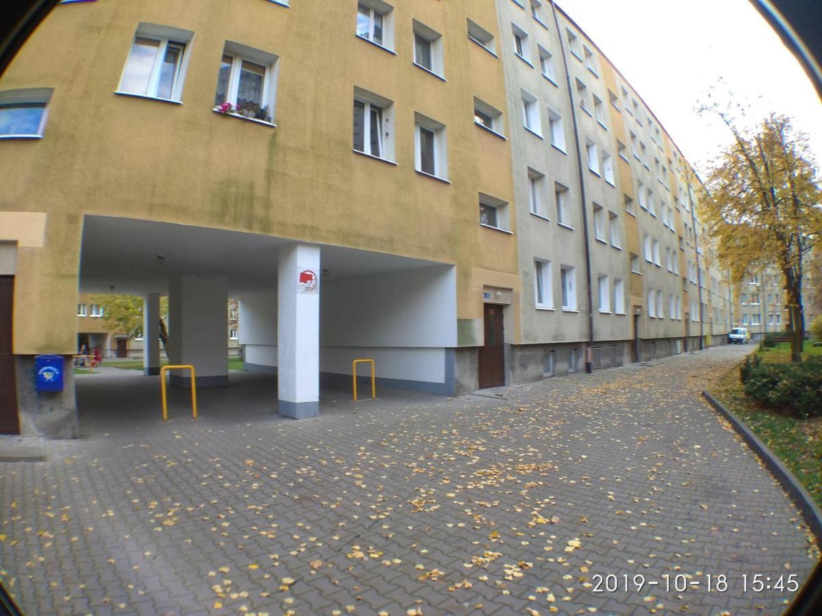 2120 Przyjazni 4 - Tanie Pokoje - Samodzielne Zameldowanie - Self Check In Poznań Extérieur photo