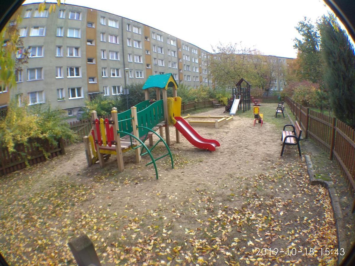 2120 Przyjazni 4 - Tanie Pokoje - Samodzielne Zameldowanie - Self Check In Poznań Extérieur photo