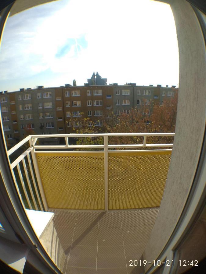2120 Przyjazni 4 - Tanie Pokoje - Samodzielne Zameldowanie - Self Check In Poznań Extérieur photo
