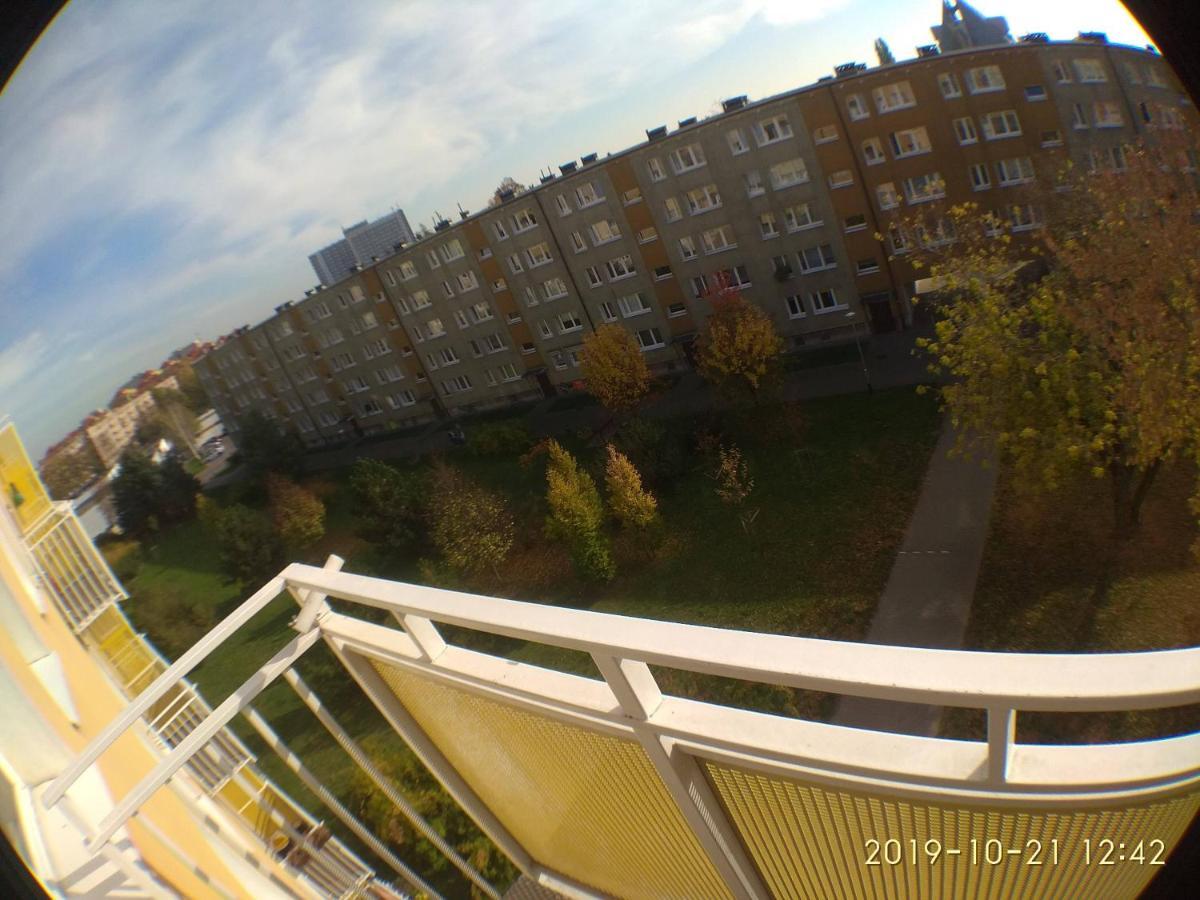 2120 Przyjazni 4 - Tanie Pokoje - Samodzielne Zameldowanie - Self Check In Poznań Extérieur photo